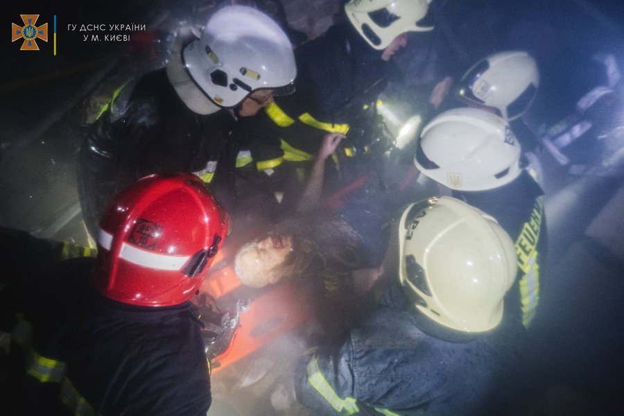 тц ретровиль, ретровиль район, трц ретровиль киев, трц киев, ретровиль горит, ретровиль взрыв