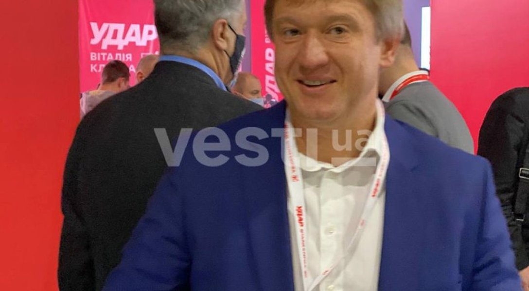 У Києві проходить з'їзд партії Кличка за участю Порошенка