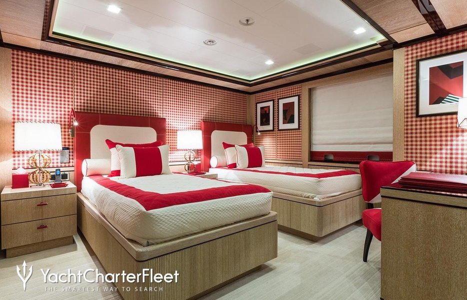 Яхта, Дмитрий Пумпянский, Axioma, арест яхты, гибралтар