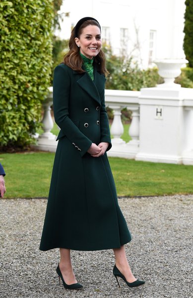 герцогиня Кембриджская, Кейт Миддлтон, Catherine Walker, пальто