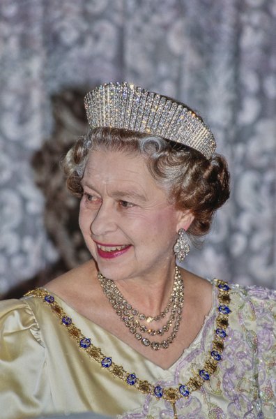 Елизавета II тиара Кокошник Александры