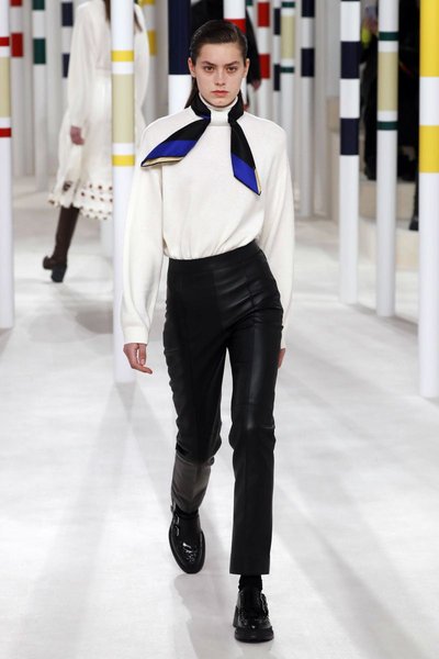 Кожаные брюки женские фото