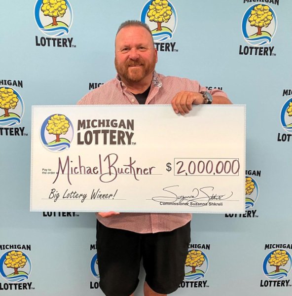 Переможець лотереї Гроші, долари, валюта, банкнота, багато грошей, грошовий приз, виграш у лотерею, став мільйонером, джекпот, перемога в лотереї