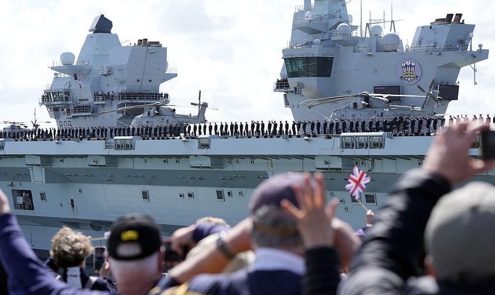 Британський авіаносець "Принц Уельський" (Prince of Wales) вирушив у дорогу з 18 літаками F-35B на борту, ще шість можуть прилетіти на корабель пізніше під час навчань