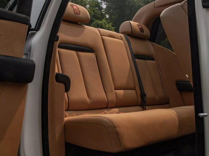 Салон Rolls-Royce Cullinan Rolls-Royce Cullinan, тюнінг Rolls-Royce Cullinan, кросовер Rolls-Royce