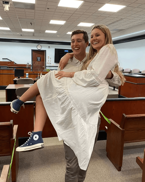 Девушка вышла замуж за попутчика, которого случайно подобрала на дороге