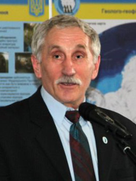 

Николай Старинец: "Чтоб не было конфликтов, у нас действует правило, которое переходит из команды в команду: о женщинах, религии и политике не говорить. Свои взгляды нужно оставлять при себе"
