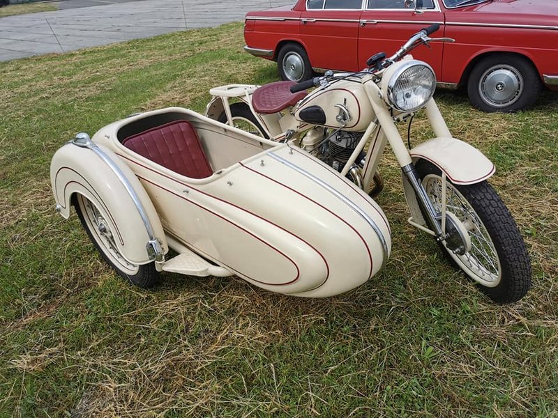 Один из ретромотоциклов на Old Car Land. Фото: Юрий Гоголев