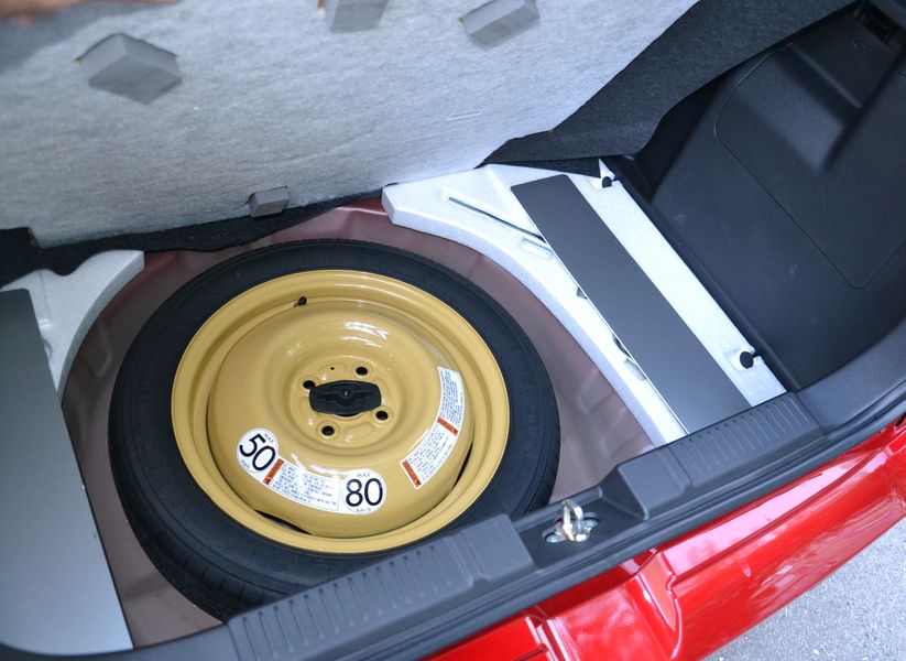 Под полом спрятана запаска-докатка