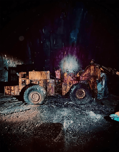 Брошенный самосвал