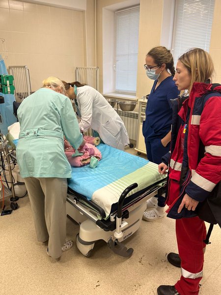 дівчинка, пригода, київ, чоловік, балкон