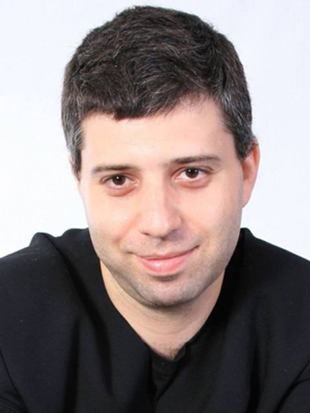 

Евгений Афинеевский: "То, что делала церковь на Майдане, уникально. Михайловский собор и много других церквей разных конфессий открыли свои двери для людей, дали им убежище"
