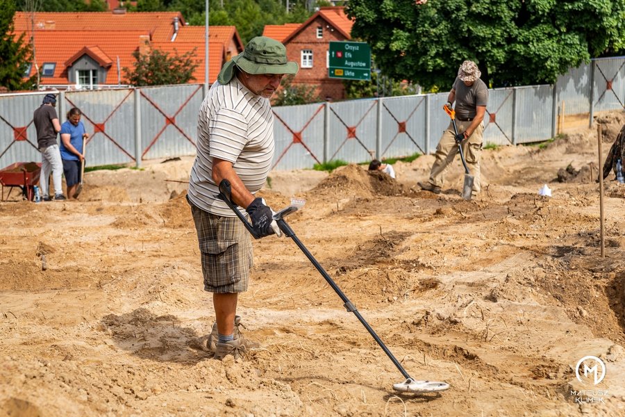 Археологи в пошуках артефактів
