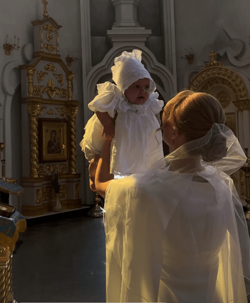 переможниця холостяка інна бєлєнь похрестила дочку кіру