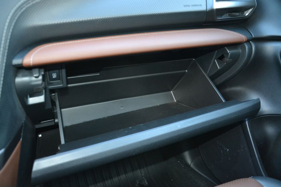 перчаточный ящик, Subaru Forester, новый Subaru Forester, Subaru Forester 2024, кроссовер Subaru, Subaru Forester в Украине