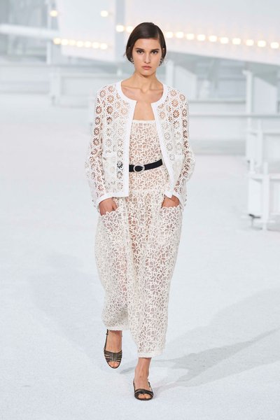 Костюм из кружева 2021