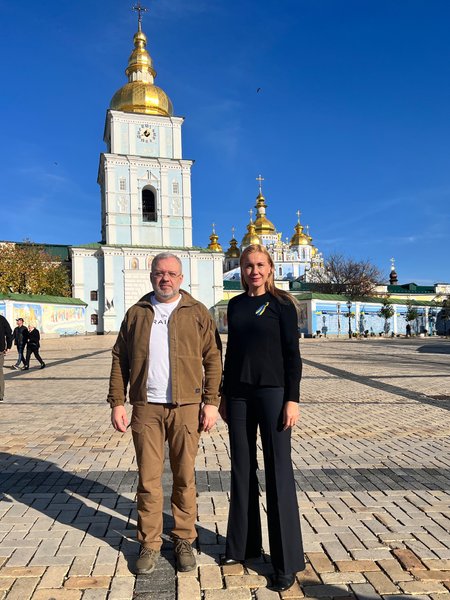 Кадрі Сімсон, комісар ес, герман глущенко