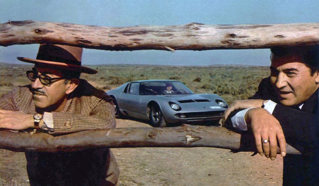 Miura названа в честь Эдуардо Миуры (слева), испанского заводчика быков для корриды. Он и основатель Lamborghini Ферруччо Ламборгини были хорошими друзьями | Фото: Lamborghini