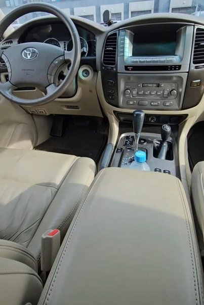 салон Toyota Land Cruiser 100, капсула времени