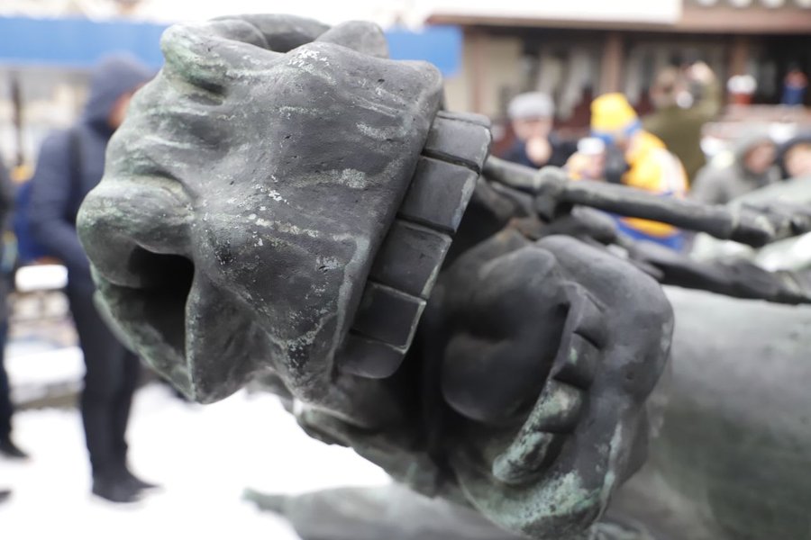 Пам'ятник Миколі Щорсу на бульварі Тараса Шевченка в Києві демонтували і відвезли