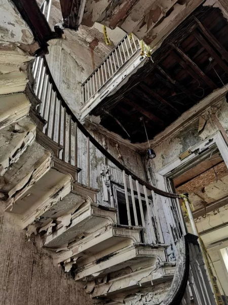 Изоставена къща, дом на дъщерята на кралица Виктория Изоставена къща, къщата на дъщерята на кралица Виктория, старинна сграда, кралско убежище, градска къща, къщата на принцеса Луиза