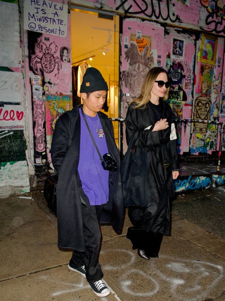 Анджелина Джоли с сыном Паксом