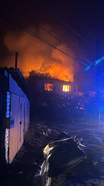 ночная атака, удар по Киевской области, падение обломков, последствия атаки, пожар в доме, Бровары