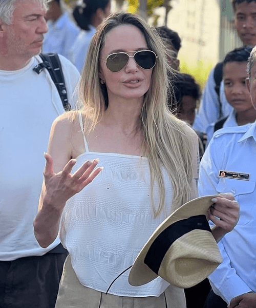 Анджелина Джоли