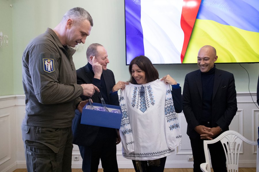 Анн Идальго, идальго киев