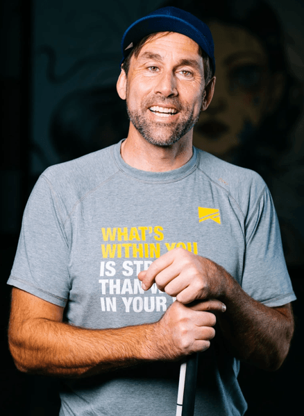 Американець Ерік Вейхенмаєр бере участь в експедиціях, займається льодолазінням, каякінгом і продовжує кидати виклик кордонам можливого