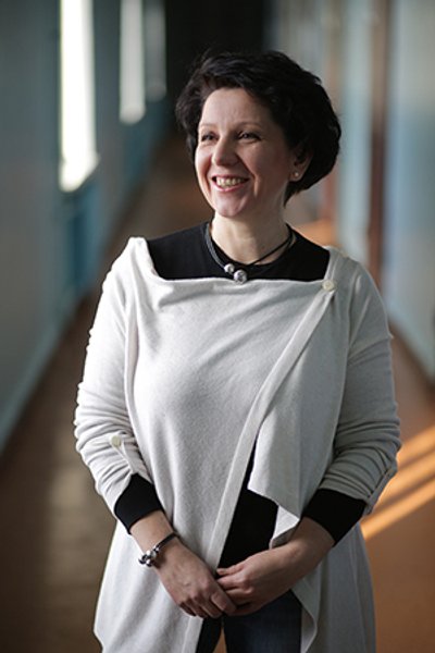 

Оксана Тищенко: "В XVIII веке филолог Тредиаковский пытался показать превосходство славянского языка, прежде всего русского, перед тевтонским. Тредиаковский и создал тенденцию считать все приграничные с Россией языки искаженным русским"
