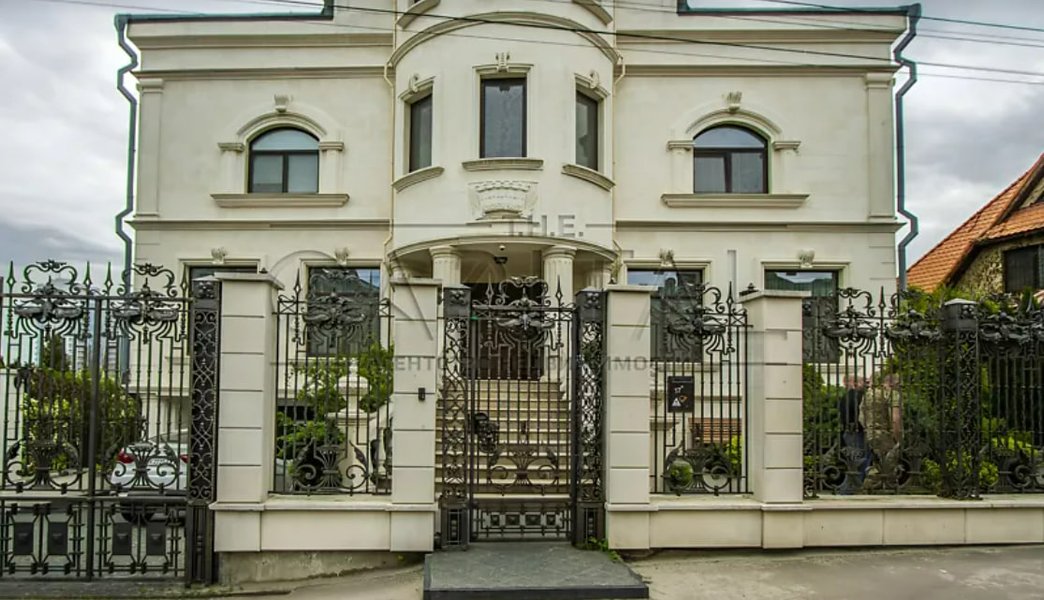 Тетяна Недельська виставила на продаж елітний маєток у Печерському районі Києва.