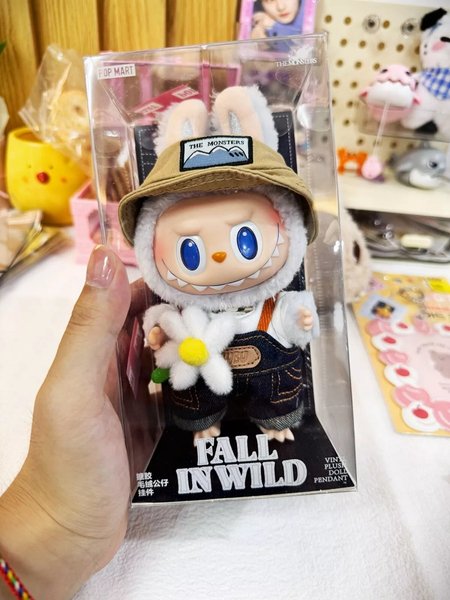 Fall in Wild, лабубу