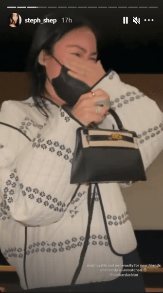 Стефани Шеперд, подарок