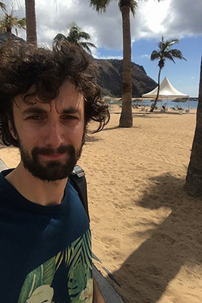 

Николай Бритавский: "Земная ось — это гипотетическая линия, вокруг которой вращается планета. Но медведи, естественно, не трутся об нее спиной"
