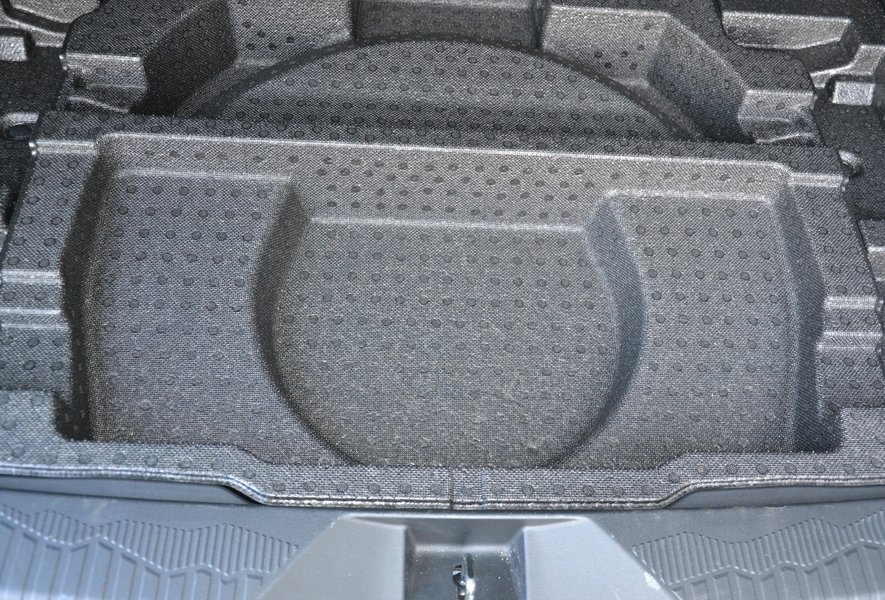 Под полом есть органайзер