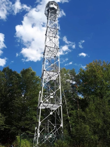 вежа спостереження в лісах Польщі Удари РФ, вежі лісгоспів Польща, ракета РФ, ракета РФ Польща, система Павутина
