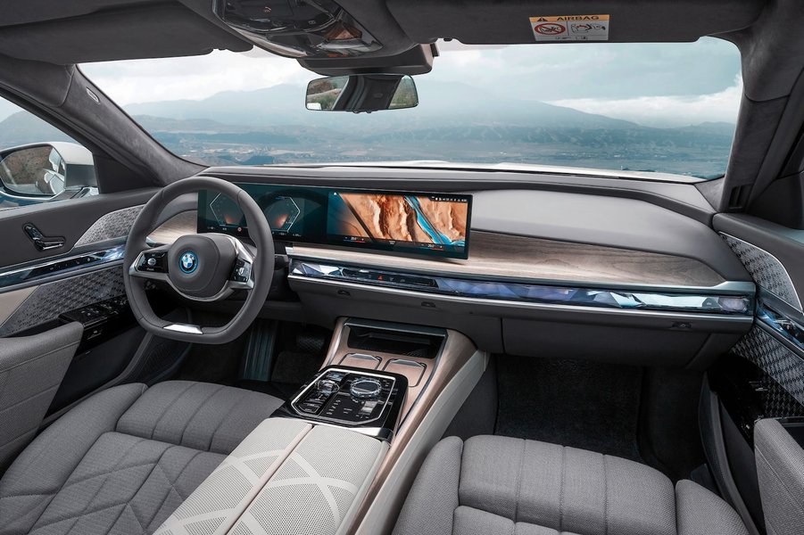 BMW i7