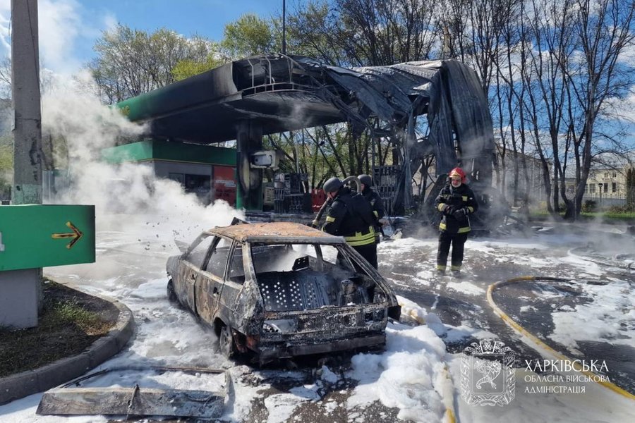 Ликвидация пожара на АЗС в Харькове после удара россиян