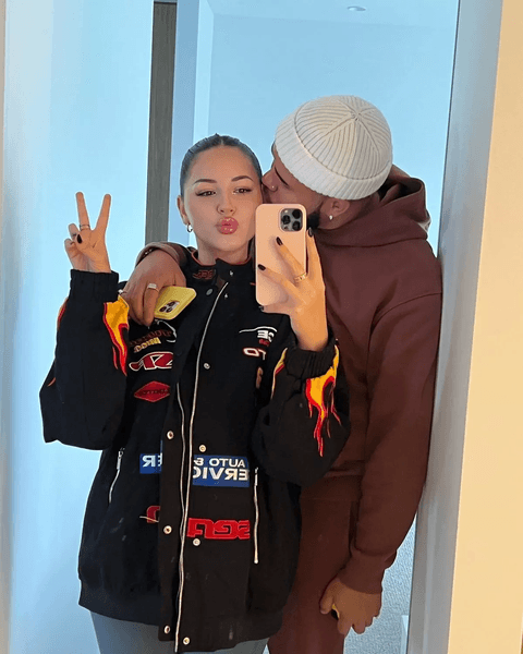 Модель подарила бывшему парню машину, дорогой подарок, автомобиль, бывшая пара, отношения, модель, звезда соцсетей, курьезы