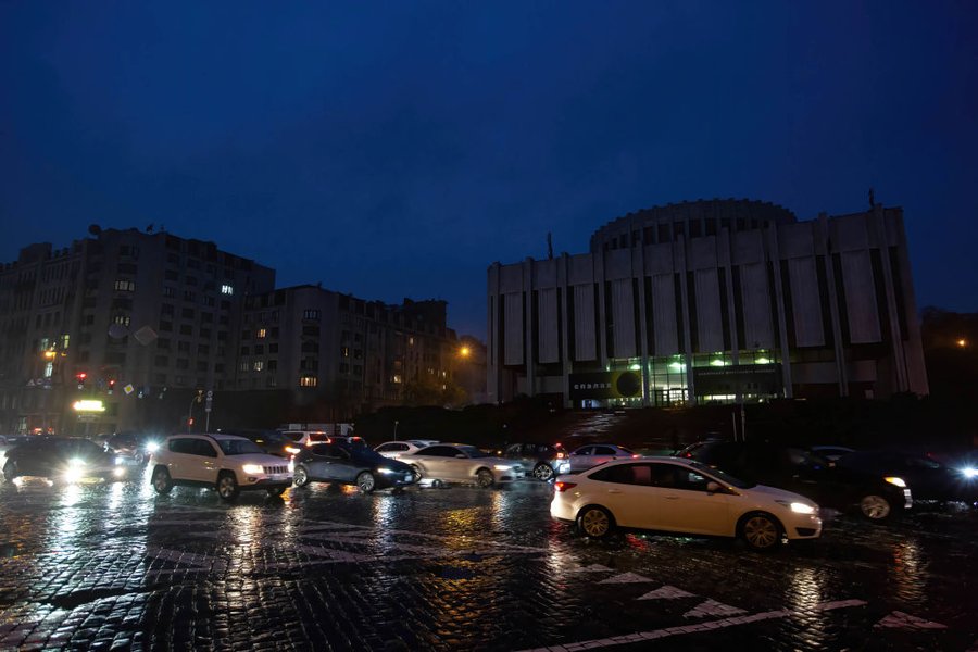 обстрелы энергообъектов,  ремонт подстанции, линии электропередач обстрелы, пропал свет, коггда появится электроэнергия,