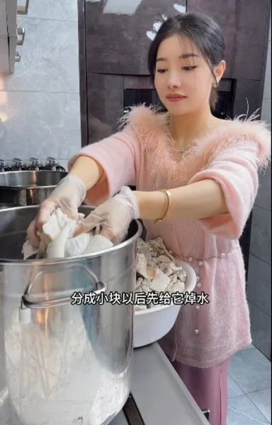 Блогерша приготовила аллигатора, фуд-блогер, блогер, мясо аллигатора, попала в скандал, разделала аллигатора, соцсети,