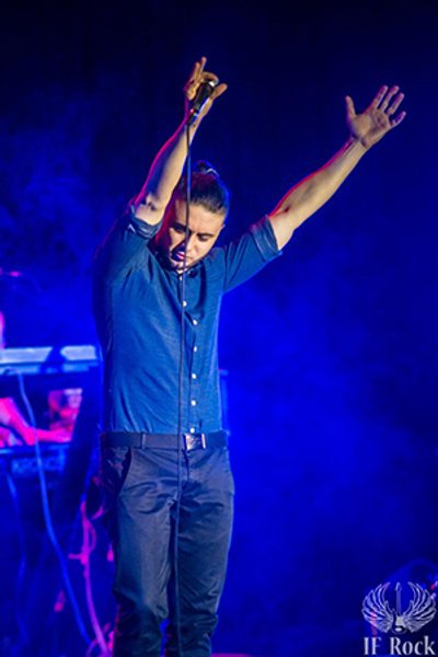 

Тарас Тополя: "Сейчас Украина нуждается в защите своего языкового пространства, своей культуры. Мы эту поддержку проявляем в своих украинских песнях, в своей украинской позиции, даже в том, что публично общаемся на украинском языке"
