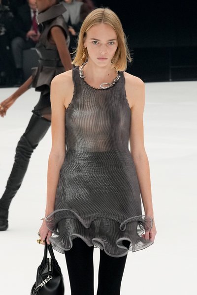 колье удавка, колье, модный показ, неделя моды, живанши, показ живанши