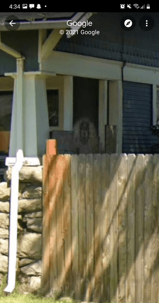 Жінка помітила привида, паранормальна сутність, Google Maps, загадкова фігура, вірусне фото, форум