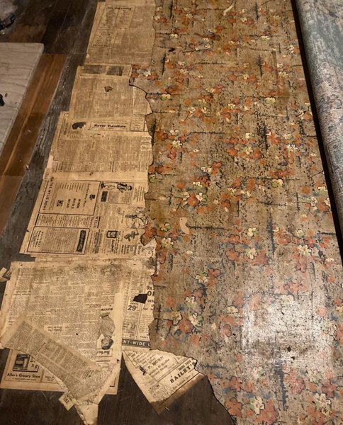 Старі газети, знайдені під лінолеумом у будинку початку 20 століття вразили людей