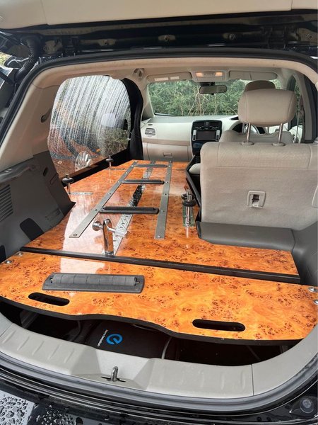 Катафалк Nissan Leaf