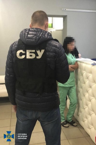 СБУ разоблачила частную лабораторию в подделке ПЦР-тестов