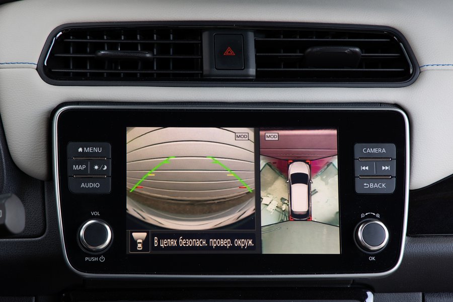 В оснащення входять камери кругового огляду | Фото: Сергій Мамин/"Ніссан Україна"
