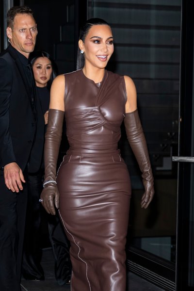 ким кардашьян, платье, тренд сезона, SKIMS, Fendi